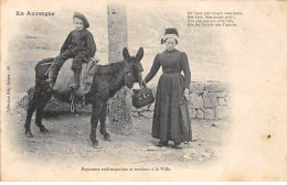 EN AUVERGNE - Paysanne Endimanchée Se Rendant à La Ville - Très Bon état - Auvergne Types D'Auvergne