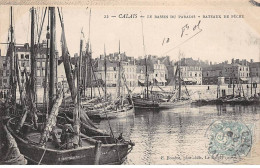 CALAIS - Le Bassin Du Paradis - Bateaux De Pêche - Très Bon état - Calais