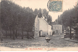 BRIE COMTE ROBERT - Rue De La Madeleine - état - Brie Comte Robert