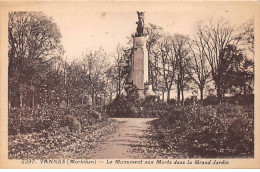 VANNES - Le Monument Aux Morts Dans Le Grand Jardin - Très Bon état - Vannes