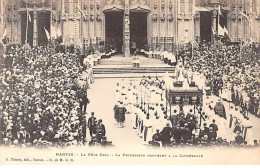 NANTES - La Fête Dieu - La Procession Rentrant à La Cathédrale - Très Bon état - Nantes