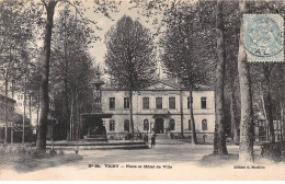 VICHY - Place Et Hôtel De Ville - état - Vichy
