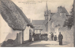 LANVOLLON - L'Eglise - La Maison En Chaume - Très Bon état - Lanvollon