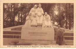 PONT L'ABBE - F. Bazin Devant Son Monument " Aux Bigoudens " - Très Bon état - Pont L'Abbe