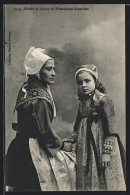 CPA Fillette Et Femme De Plougastel-Daoulas, En Costume Typique Der Bretagne  - Unclassified