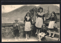 CPA Pyrenäen / Pyrénées, Montagnards, Des Enfants En Costume Typique  - Ohne Zuordnung