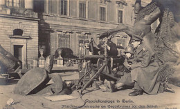 Weihnachtskämpfe - BERLIN - Dezember 1918 - Maschinengewehr 08 Am Pegasbrunnen Vor Dem Königliches Schloss - Phot. A. Gr - Autres & Non Classés