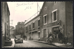 CPA Le Bourgneuf-la-Forêt, Rue Principale & Hôtel Poulain  - Autres & Non Classés