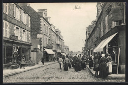 CPA Saint-Hilaire-du-Harcouet, La Rue De Mortain, Vue De La Rue  - Saint Hilaire Du Harcouet