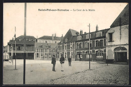 CPA Saint-Pol-sur-Ternoise, La Cour De La Mairie  - Saint Pol Sur Ternoise