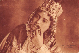 Algérie - La Femme à La Datte - Ed. ADIA 8188 - Mujeres