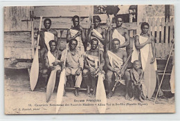 Guyane - Canotiers Saramacas Des Sociétés Minières Adieu-Vat Et Saint-Élie (Bushinengue) - Ed. Z. Daniell 10 - Autres & Non Classés
