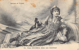 Maroc - Femme Marocaine - Madame Zoubida Dans Son Intérieur - Darbouka - Oud - COIN INFÉRIEUR DROIT ABIMÉ - Ed. N. Boume - Autres & Non Classés