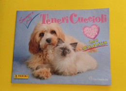 Teneri Cuccioli Album Con Poster Gatto Vuoto Panini 2010 - Edición Italiana