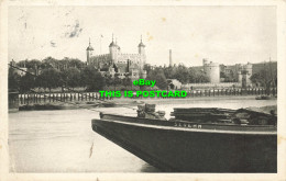 R586905 Tower Of London. General View From The South Bank Of The Thames - Autres & Non Classés