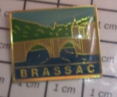 912E Pin's Pins / Beau Et Rare / VILLES / BRASSAC PONT RIVIERE CHATEAU TARN - Villes