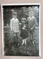 Originele Foto - Photo Originale - Drie Kinderen Met Een Kleine Kat - Trois Enfants Avec Un Chaton - 12 X 9 Cm. - Personnes Anonymes