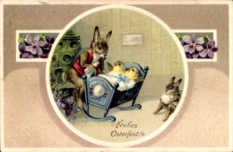 CPA Glückwunsch Ostern, Vermenschlichter Hase, Küken Im Babybett - Pascua