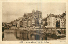 55 METZ La Moselle Au Pont Des Roches - Metz