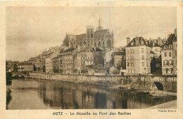 55 METZ La Moselle Au Pont Des Roches - Metz