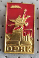 DPRK Korea Coat Of Arms Vintage Pin - Villes