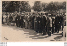 3V3Gz   04 Forcalquier Photo Armistice 8 Mai 46 Une Partie De La Foule Autour Du Monument Aux Morts - Forcalquier