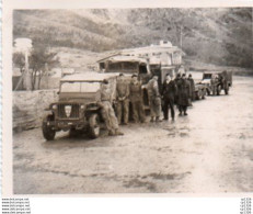 2V6Mn   Algerie à Situer Photo N° 13 Jeep Camion Tacot Et Soldats Guerre En 1957 - Autres & Non Classés