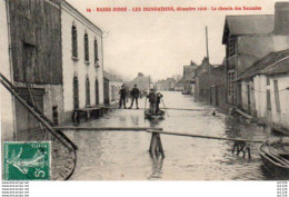 2V7Mz   44 Basse Indre Les Inondations 1910 Le Chemin Des Sauzaies - Basse-Indre