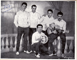 28401 / LES BURDIGALIENS 1961 Groupe Musiciens Région BORDEAUX Album Famille Robert BUISSON - Mestieri