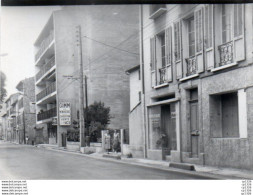 2V6Sm  Photo (17cm X12cm) Manosque (04) Avenue Saint Lazare Années 70 - Photographie