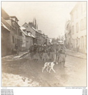 612Sme   Photo Guerre 14/18 Soldats Traversant Un Village à Situer - Guerre 1914-18