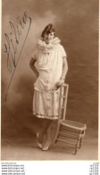 611Bce  Carte Photo Jeune Femme En Costume Pour Le Bal De L'opéra à Nice En 1928 - Fotografie