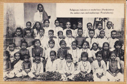 35556 / PONDICHERY Religieuse Indienne Et Orphelinat Indian Nun Orphanage PONDICHERRY 1920s  - Indien