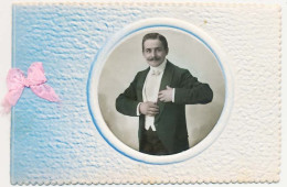 CPA Gaufrée Double Avec Calendrier 1909 (14) Et Bonne Année à L'intérieur - Photo Homme Moustache  Ruban - Nieuwjaar