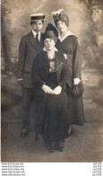 3V4Cha  Carte Photo Femme Et Jeunes Gens En 1915 Mode Vetements Robes Et Chapeaux - Photographie
