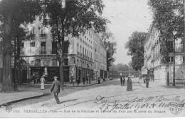 VERSAILLES - Rue De La Paroisse Et Entrée Du Parc Par La Porte Du Dragon - Animé - Versailles