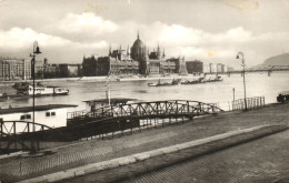 BUDAPEST, PARLIAMENT, ARCHITECTURE, BOAT, HUNGARY, POSTCARD - Hongrie