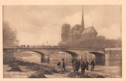 75-PARIS NOTRE DAME ET LE PONT DE L ARCHEVECHE-N°4225-C/0015 - Notre Dame De Paris