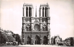 75-PARIS CATHEDRALE NOTRE DAME ET LE PARVIS-N°4225-G/0089 - Notre Dame Von Paris