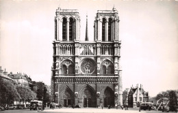 75-PARIS CATHEDRALE NOTRE DAME ET LE PARVIS-N°4225-G/0085 - Notre Dame De Paris