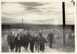 Altes Foto Vintage. Junge Leute Ausflug . Um 1955. (  B13  ) - Personnes Anonymes