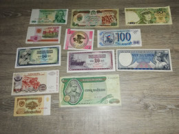 LOT DE 12 BILLETS DIFFERENTS DU MONDE - Kilowaar - Bankbiljetten