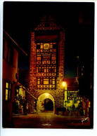 CPSM  10.5 X 15 Haut Rhin RIQUEWIHR  La Porte Haute Ou Dolder Illuminée (1291)  Chevaux  Fontaine - Riquewihr