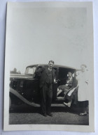 Photographie Ancienne - Tacot Automobile Ancienne à Identifier - 1937 Plusieurs Personnages - Automobile