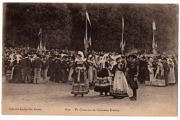 CPA 29 - Folklore (Finistère) - 2647. Un Concours De Costumes Bretons - L. Nel - Costumes