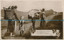 R000142 Peasants Carrying Home Turf. 1933 - Monde