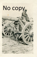 PHOTO FRANCAISE 2e RAL - POILU SUR UN CANON LOURD A VALMY PRES DE HANS - FELCOURT MARNE - GUERRE 1914 1918 - Guerre, Militaire