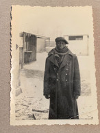 Photo Of A French Colored Prisoner Of War In A German Camp. 1941 WO2 Kriegsgefangener Kriegsgefangenenlager POW Camp - Guerre, Militaire