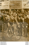 CYCLISME RAYMOND POULIDOR CHAMPION DE FRANCE 1961 PHOTO DE PRESSE ORIGINALE  18 X 13 CM - Deportes