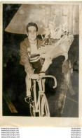 CYCLISME ROGER RIVIERE RECORDMAN DE L'HEURE 1957 PHOTO DE PRESSE ORIGINALE  18 X 13 CM - Deportes
